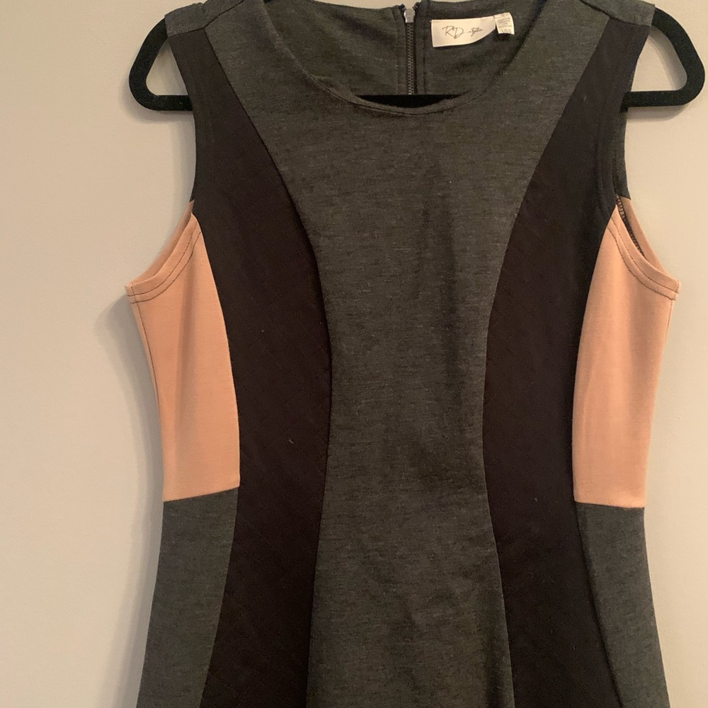 Gray/tan/black a line dress in great condition with a back zipper - Picture 3 of 7